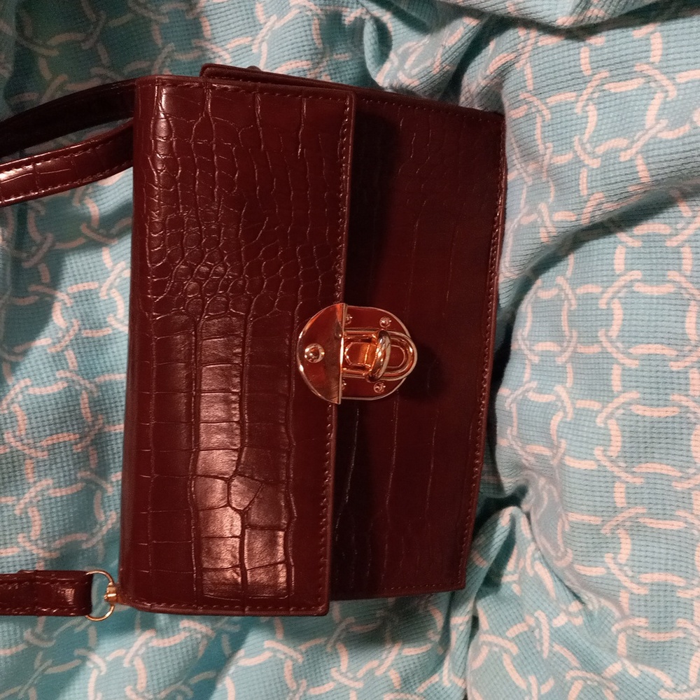 Women's Faux Crocodile Embossed Flap Crossbody Bag